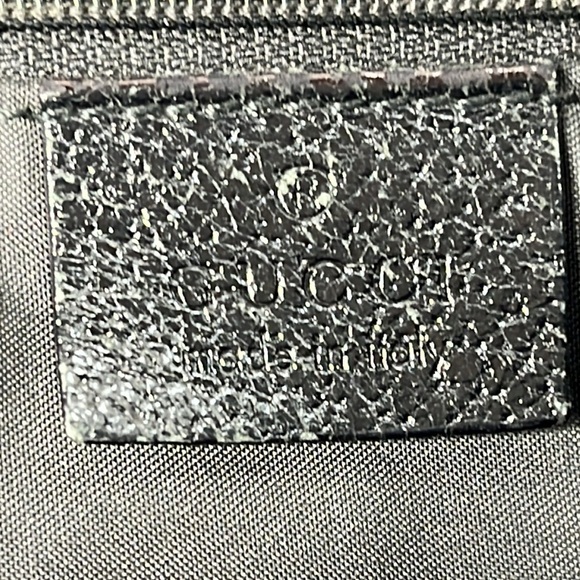 Gucci Jackie Black Nylon and Pebbled Leather Piston Closure Shoulder Bag - Picture 13 of 16